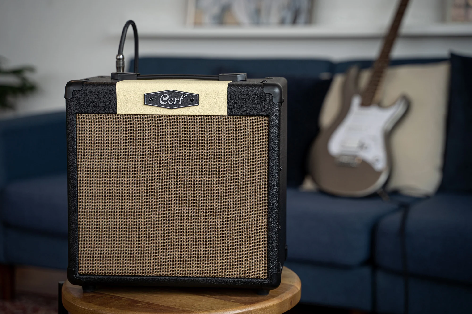 Cort CM15 Reverb Guitar Amp Black - Image 6