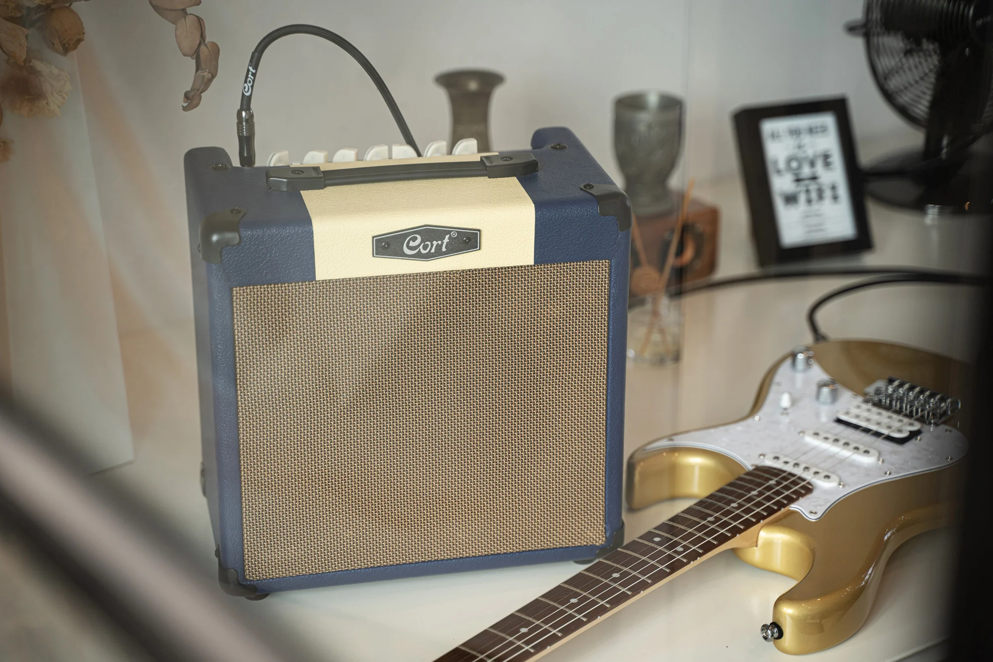 Cort CM15 Reverb Blue Guitar Amp - Image 6