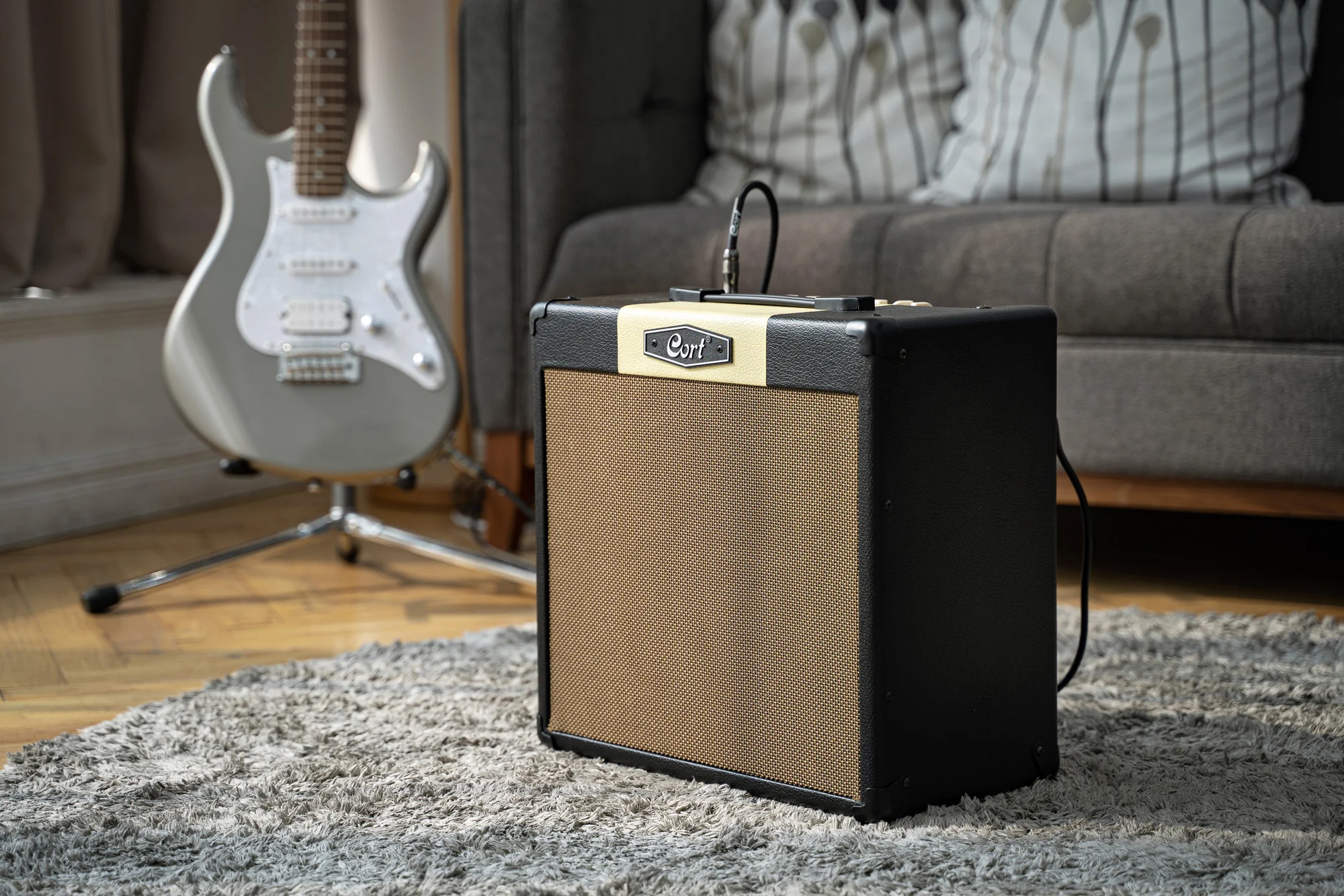 Cort CM30R Reverb Guitar Amplifier Black - Image 6