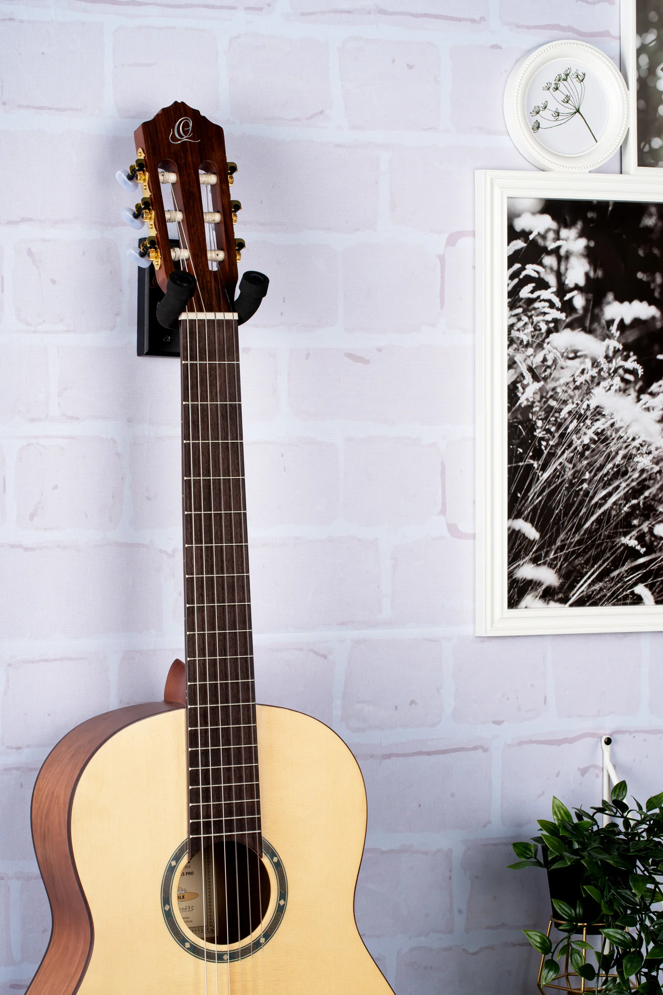 Ortega Black Wall-Mounted Guitar Bracket - Image 5