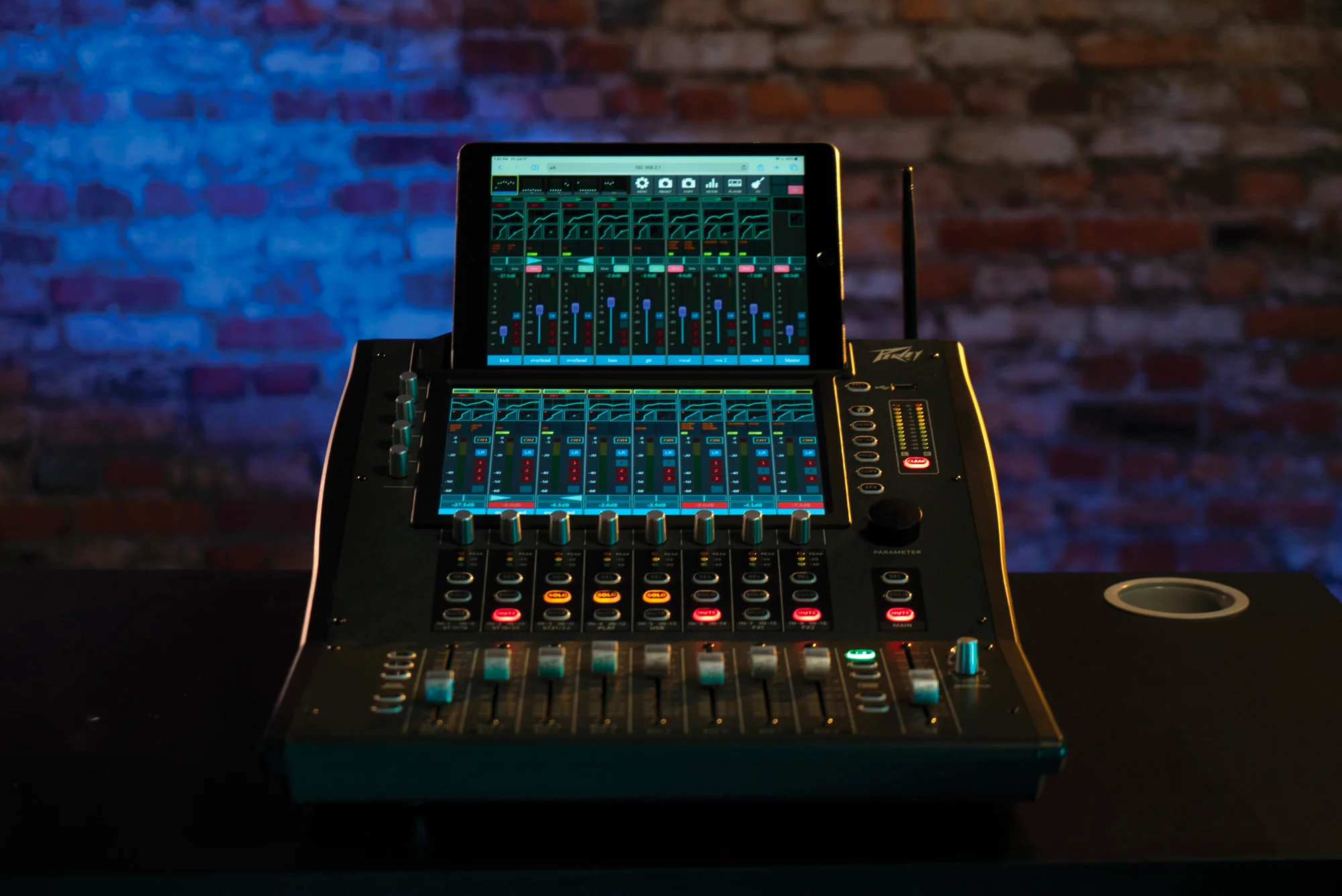 Peavey Aureus 28 Mixer - Image 4